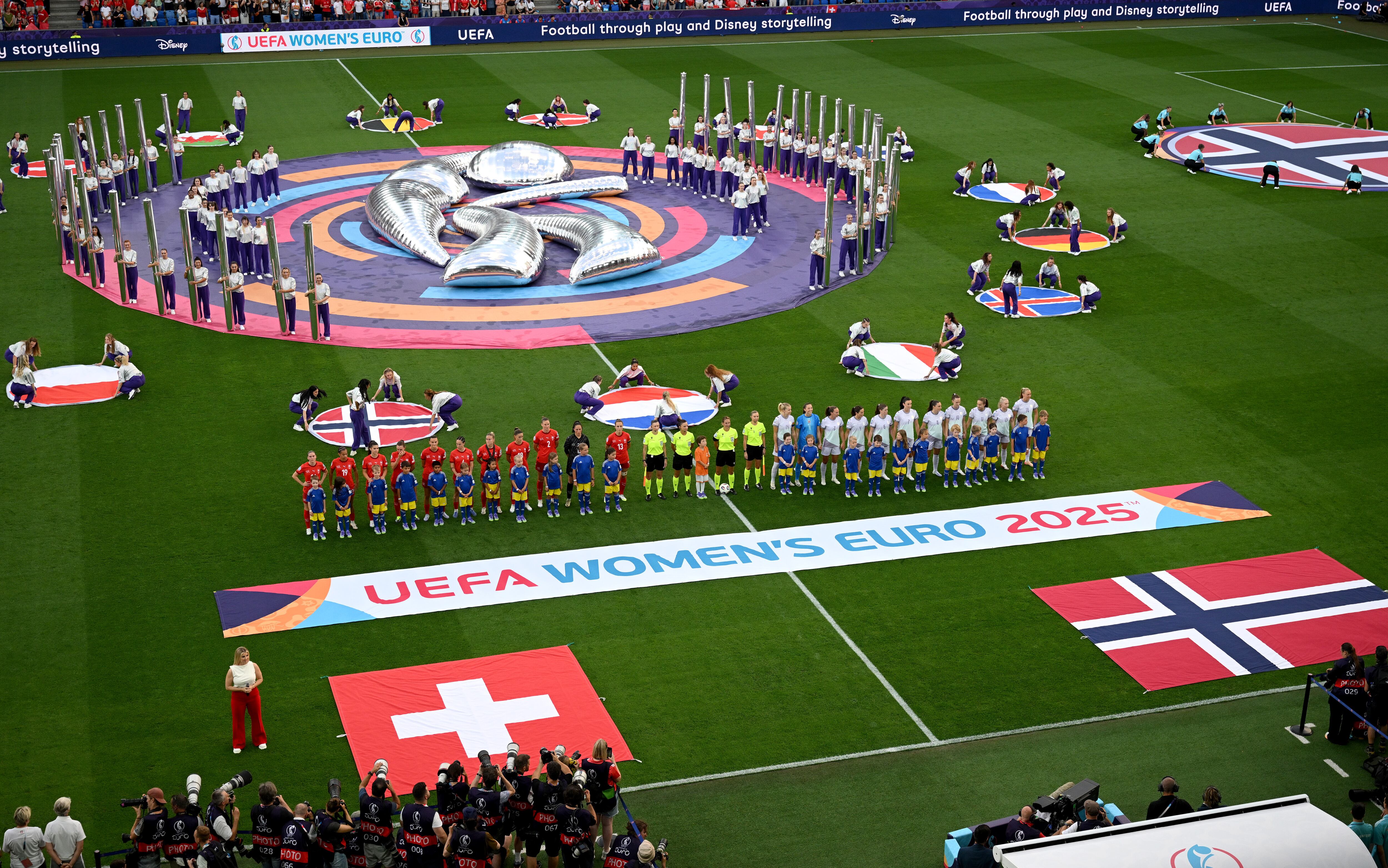 Partido inaugural Eurocopa femenina 2025. Foto: Matthias Hangst/Getty Images.