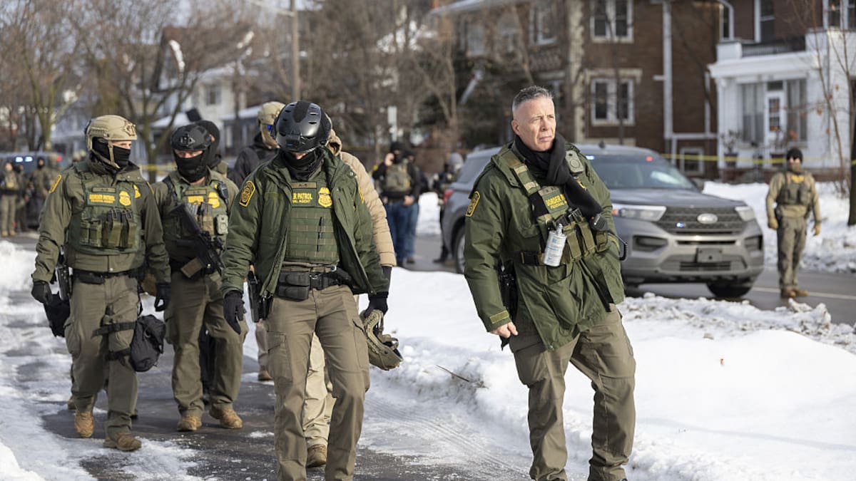 Minnesota declaró emergencia y alistó Guardia Nacional tras muerte de una mujer por ICE