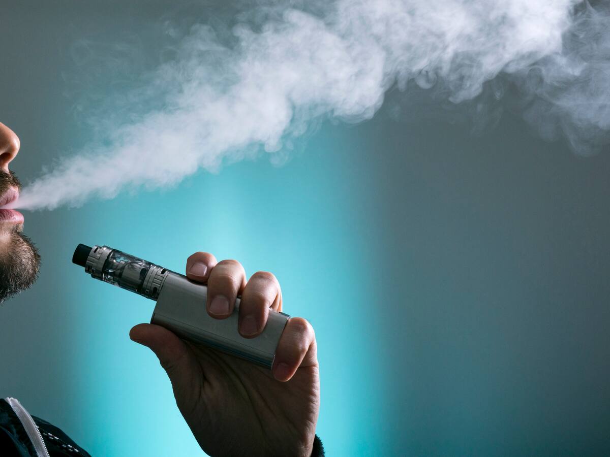 ¿Los vapeadores son más dañinos que un cigarrillo normal? Esto respondió una terapeuta respiratoria