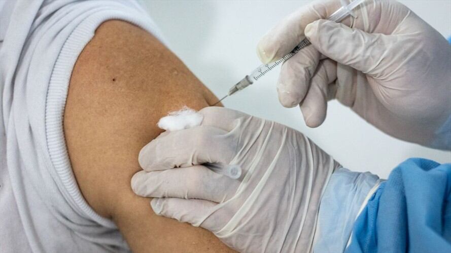 Segunda dosis de la vacuna de Moderna será aplicada en Colombia al tercer mes. Foto: Getty Images