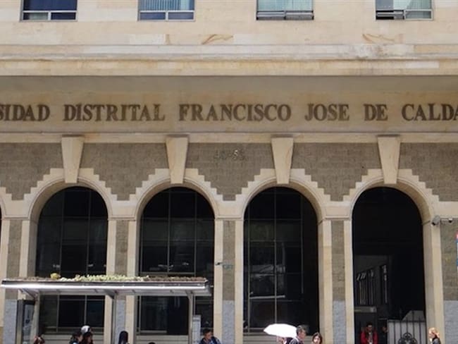 Muñoz es investigado por corrupción en la Distrital.También fue capturada la extesorera de la institución educativa.. Foto: Cortesía