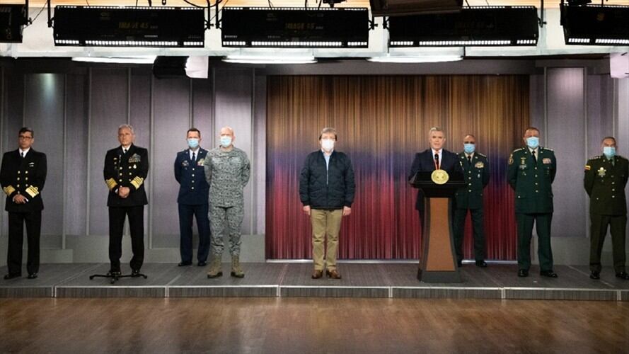 Iván Duque anunció que el próximo sábado, en Cartagena, le rendirá honores al saliente comandante. Foto: Cortesía: Presidencia