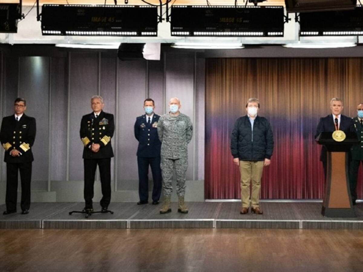 Se retira comandante de la Armada Nacional y lo reemplaza el contralmirante Gabriel Pérez