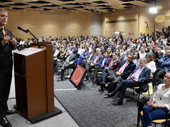El presidente Iván Duque citó como ejemplo la serie de Netflix “Narcos” para exponer el potencial de los productos audiovisuales y de la Economía Naranja. Foto: Presidencia
