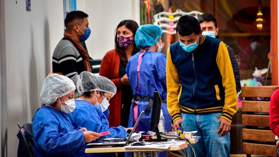 Desde el sábado 14 de agosto se podrán vacunar los mayores de 20 años . Foto: Colprensa