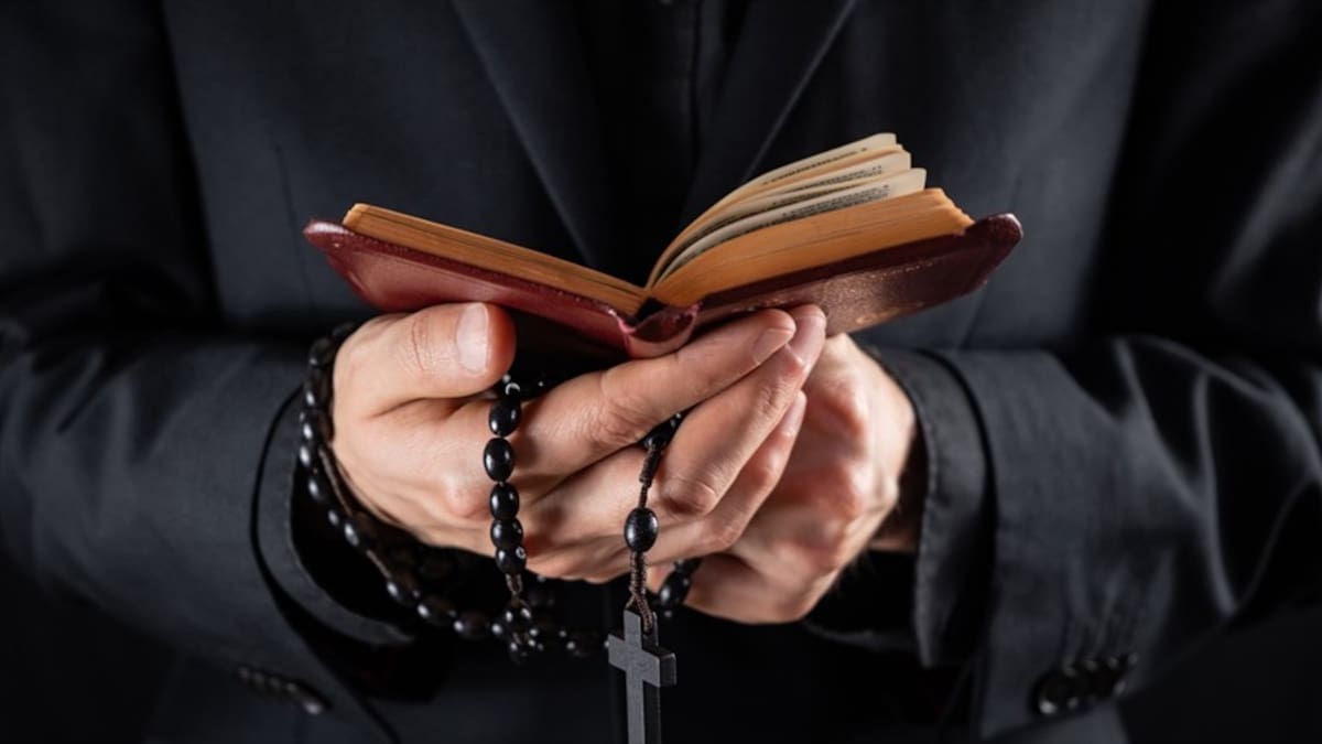 Sacerdote habría prohibido la práctica de yoga en el municipio de Cogua