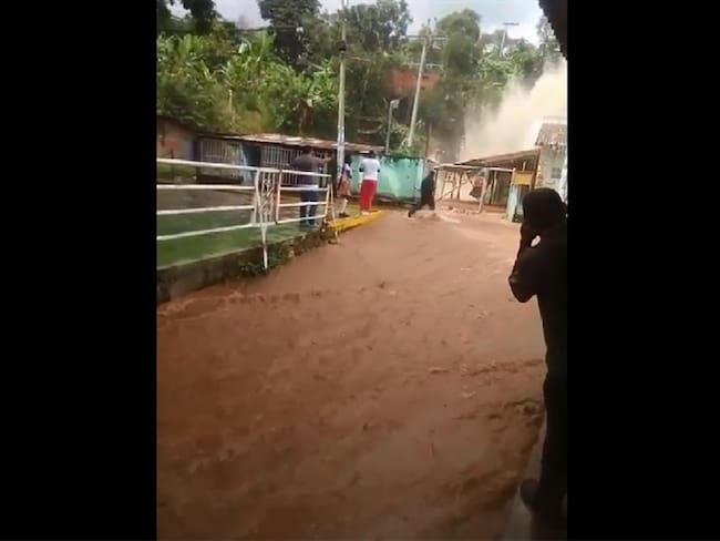 La Oficina Asesora para la Gestión del Riesgo de Desastres del Cauca evalúa las afectaciones ocasionadas por las fuertes lluvias que se registraron en las últimas horas en el municipio de Suárez. Foto: Gestión del Riesgo Cauca