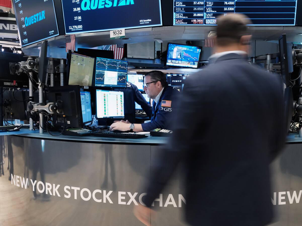 Wall Street cerró con alivio tras anuncio del aumento de tasas de interés en EE.UU.