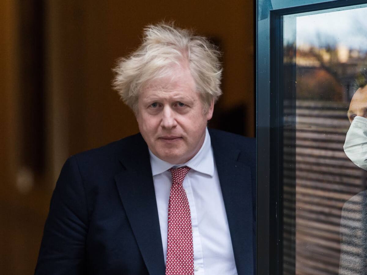 Los enfermos de COVID-19 ya no deberán aislarse en Inglaterra desde el jueves, dijo Boris Johnson