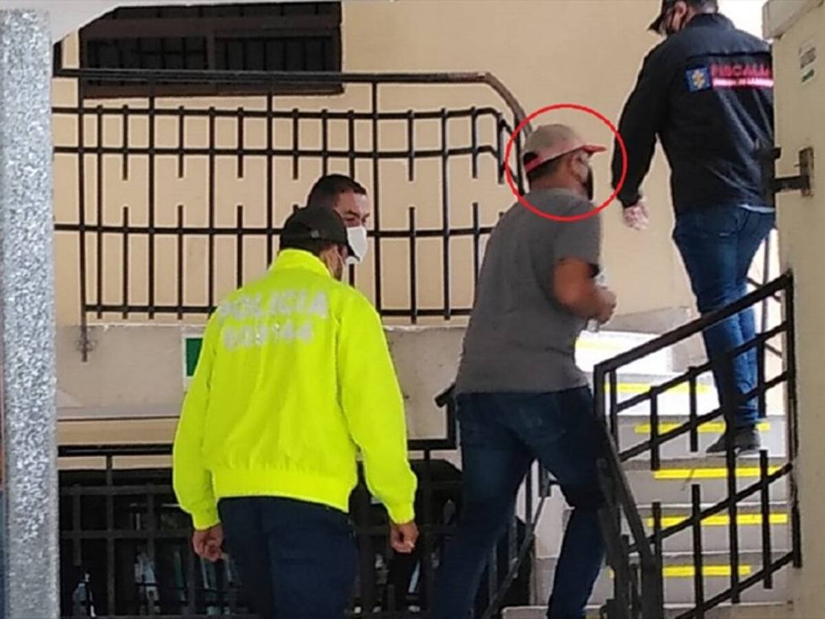 Se entregó policía acusado de asesinar a un joven en Santa Marta