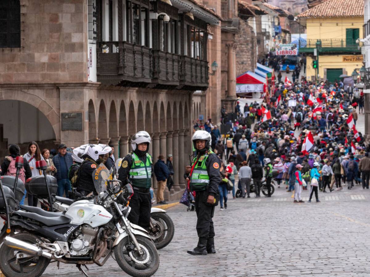 Policía detiene marcha hacia Lima, mientras otras provincias se unen a la protesta
