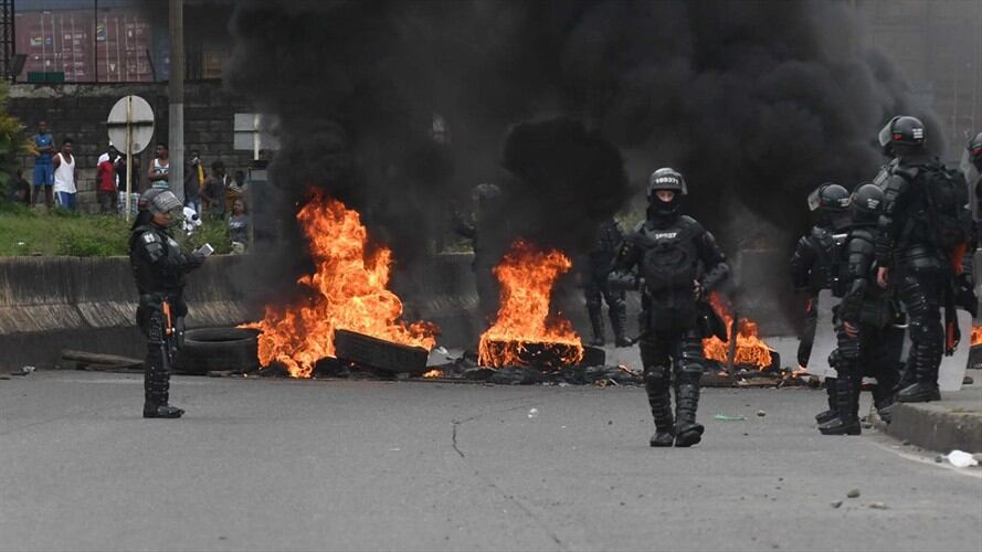Daños generados durante los disturbios presentados en Buenaventura durante protestas presentadas en la zona portuaria. Foto: Colprensa