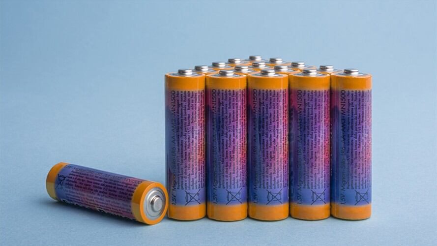 Pilas o baterías portables. Foto: Getty Images / qué hacer con las pilas que no sirven