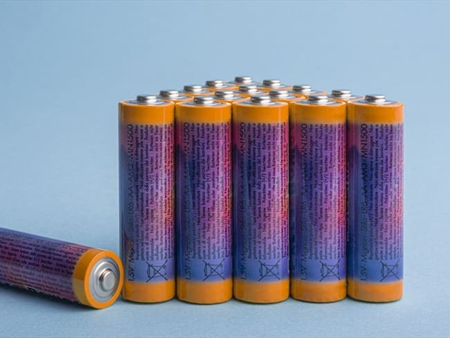 Pilas o baterías portables. Foto: Getty Images / qué hacer con las pilas que no sirven