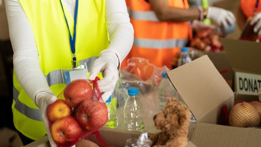 Imagen de referencia de trabajo comunitario. Foto: Getty Images / Vladimir Vladimirov