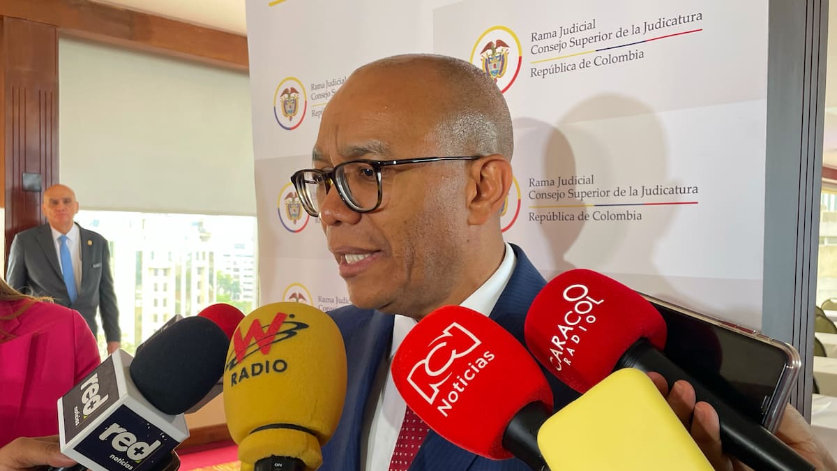 Presidente de Corte Suprema dice no haber recibido denuncias de “chuzadas” a magistrados