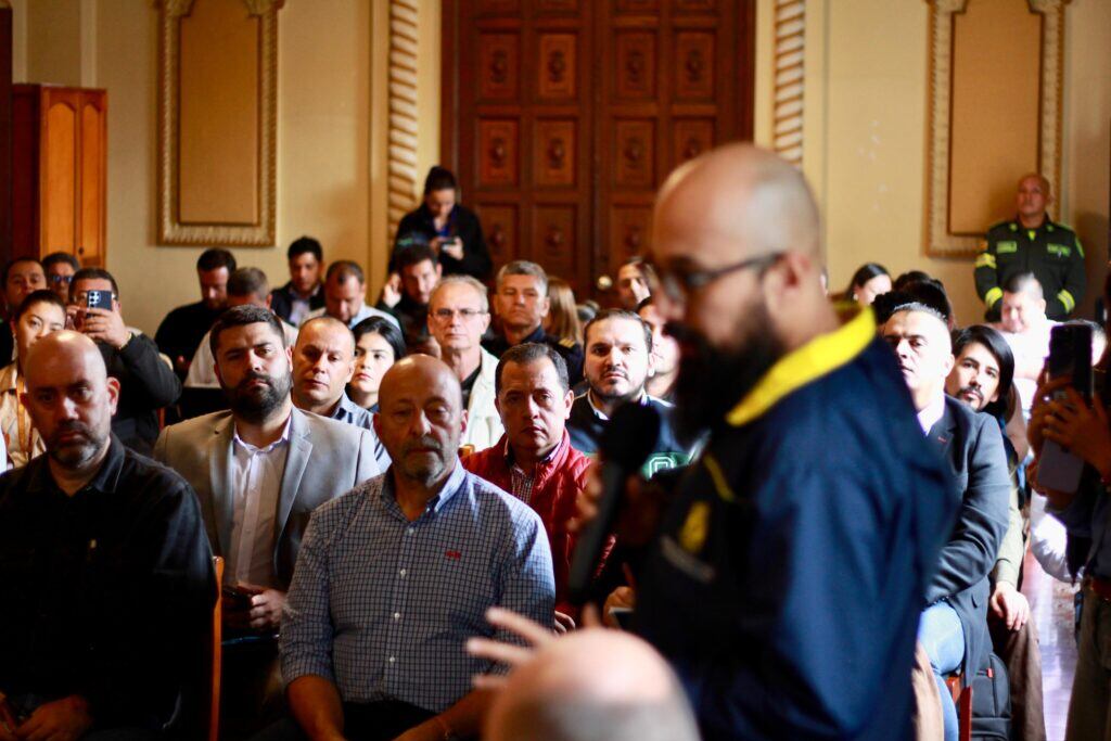 El Director de la UNGRD recorrió los puntos críticos en Caldas y socializó las afectaciones con el gobernador, alcaldes y coordinadores de gestión del riesgo. Foto: Gobernación de Caldas.