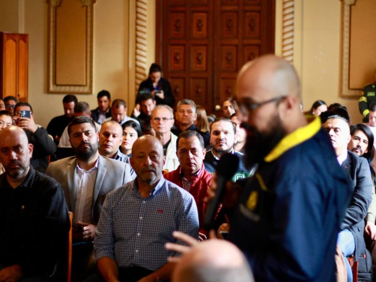 UNGRD se compromete a invertir $5.000 millones para adquirir maquinaria amarilla para Caldas