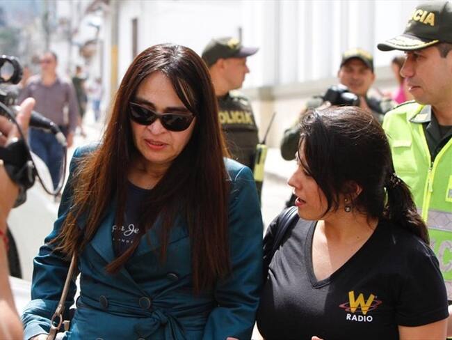 Alejandra Ojeada llega al aeropuerto de Bucaramanga para identificar los restos óseos que fueron encontrados en Rionegro. Foto: Cortesía/ El Tiempo.