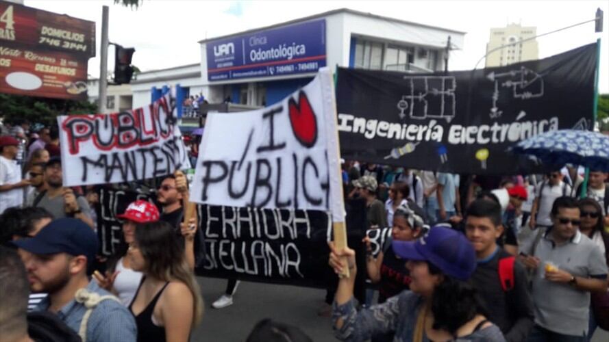 Marchas por la educación en Colombia. En la capital de Quindío cerca de 4000 personas se movilizaronj. Foto: Adrian Trejos/ La W Armenia