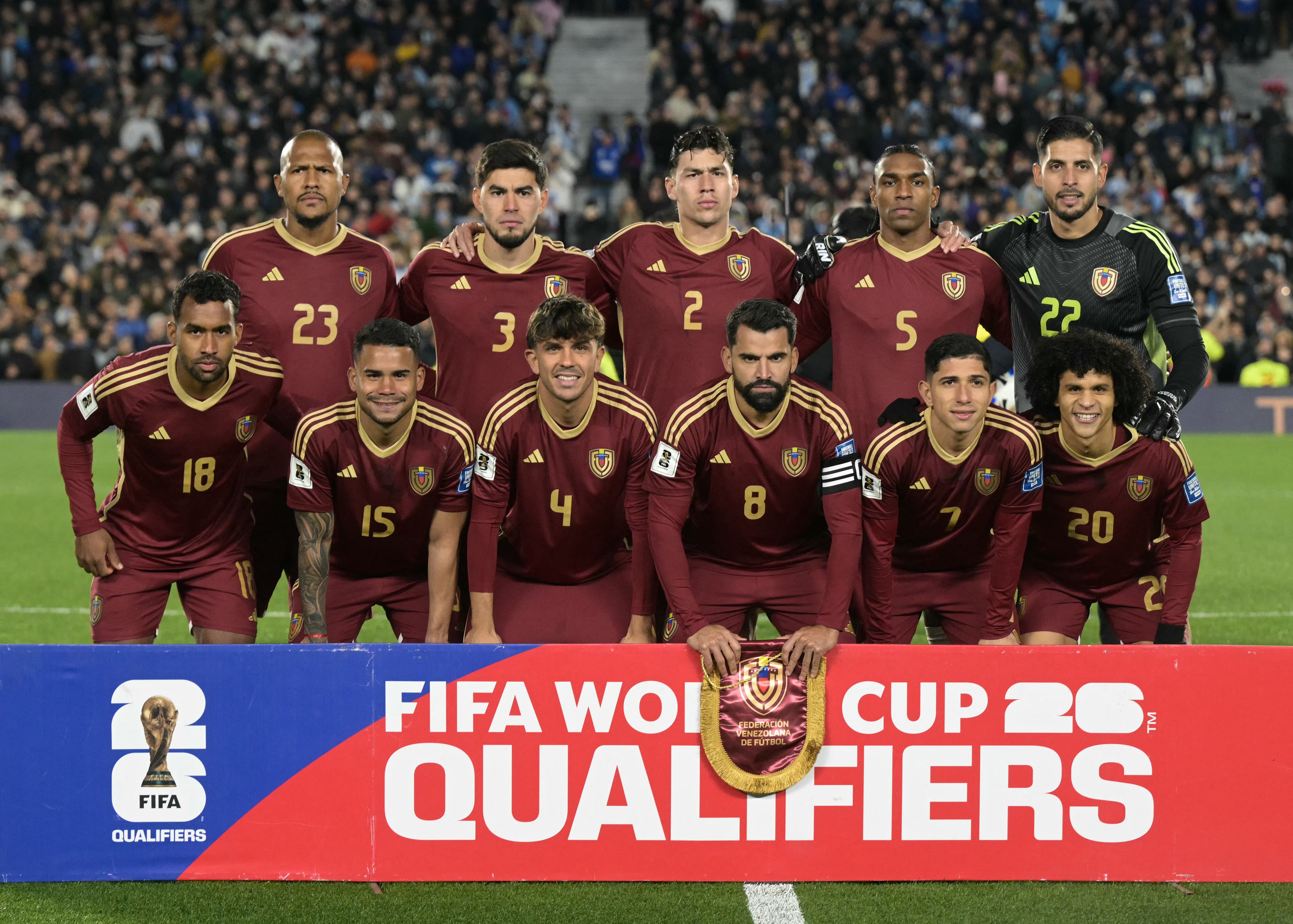 La Selección de Venezuela busca el repechaje para clasificar a su primer Mundial. (Photo by JUAN MABROMATA / AFP)