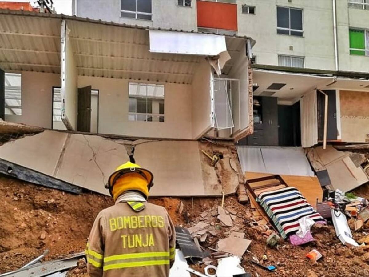 Reubican 38 familias tras desplome de muro de contención de un edificio en norte de Tunja
