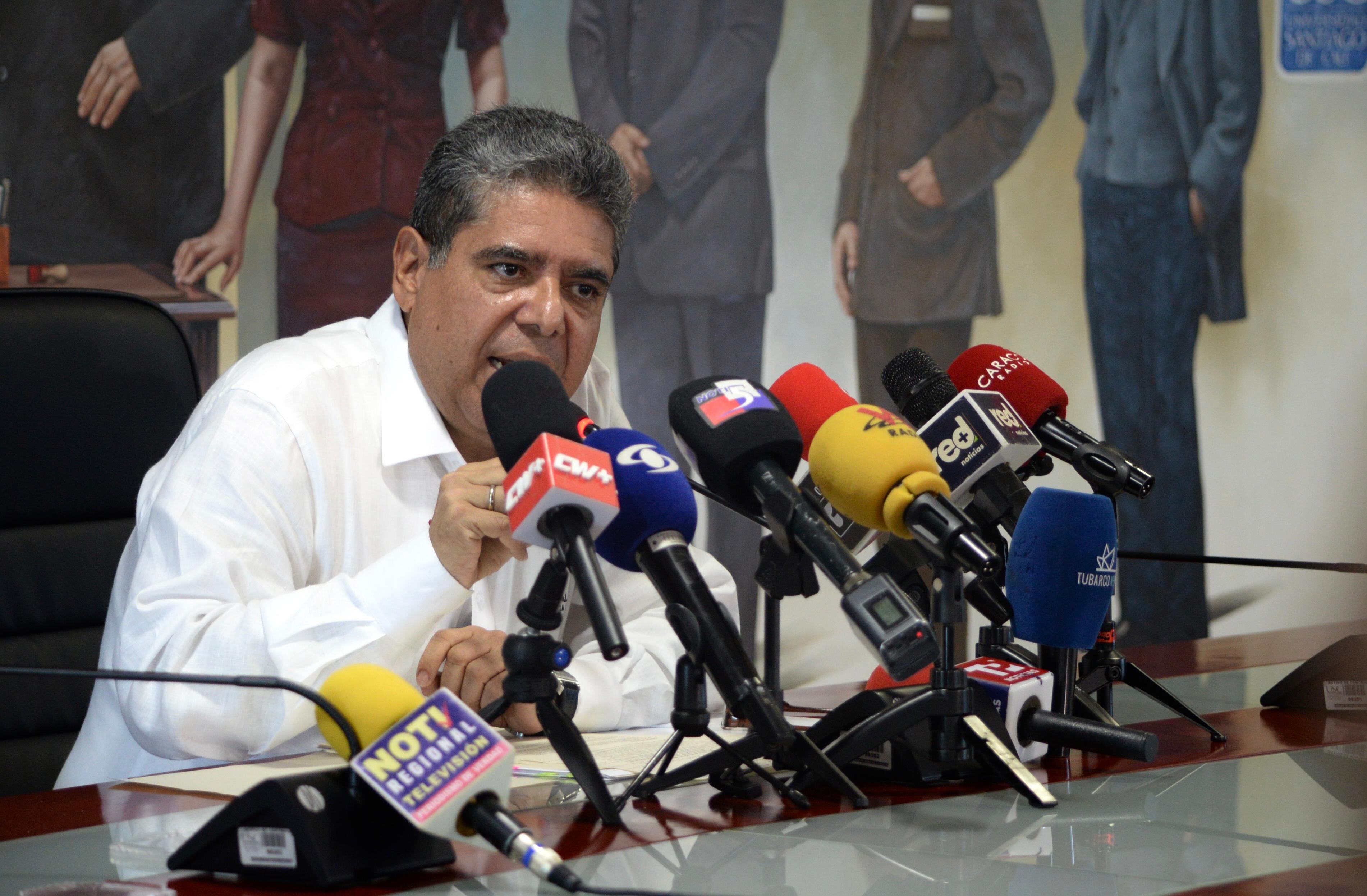 El contralor Carlos Hernán Rodríguez advirtió que se deben cumplir unas normas presupuestales y legales. Foto: Contraloría.