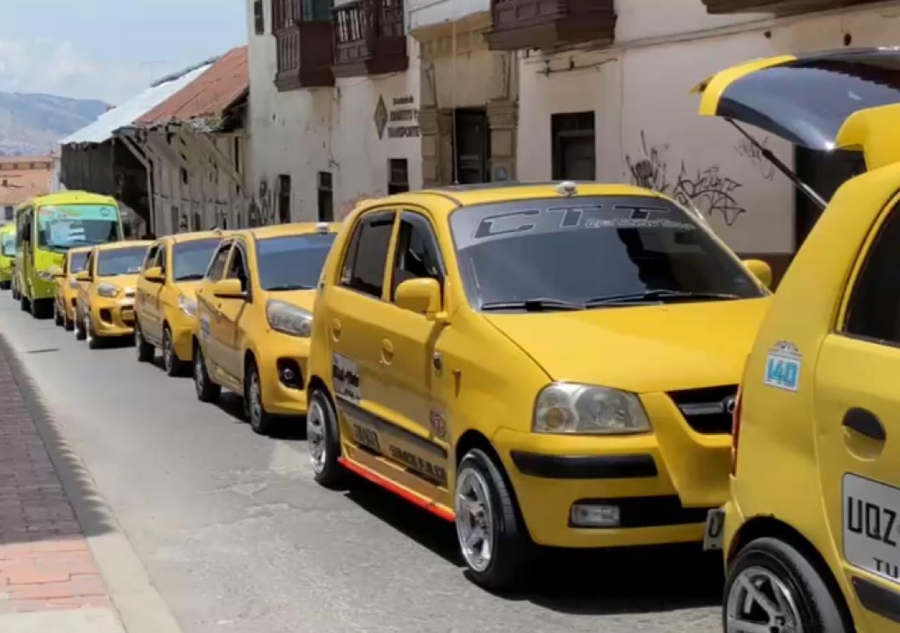 Los taxistas de Tunja recorrieron las principales calles de la ciudad