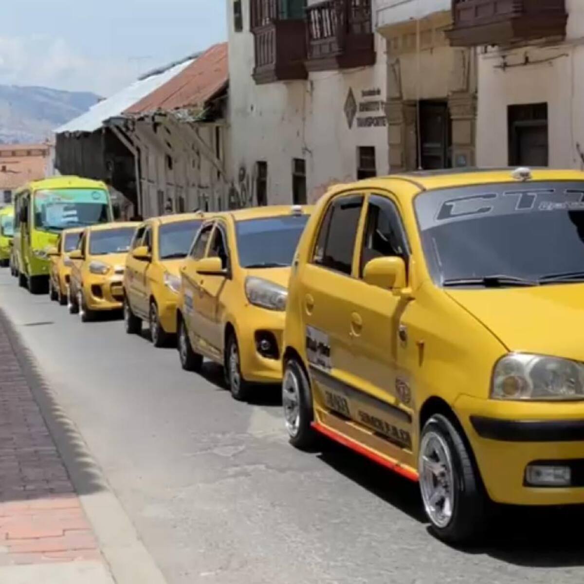 Vuelve y juega: Bogotá se prepara para una nueva jornada de protestas de taxistas