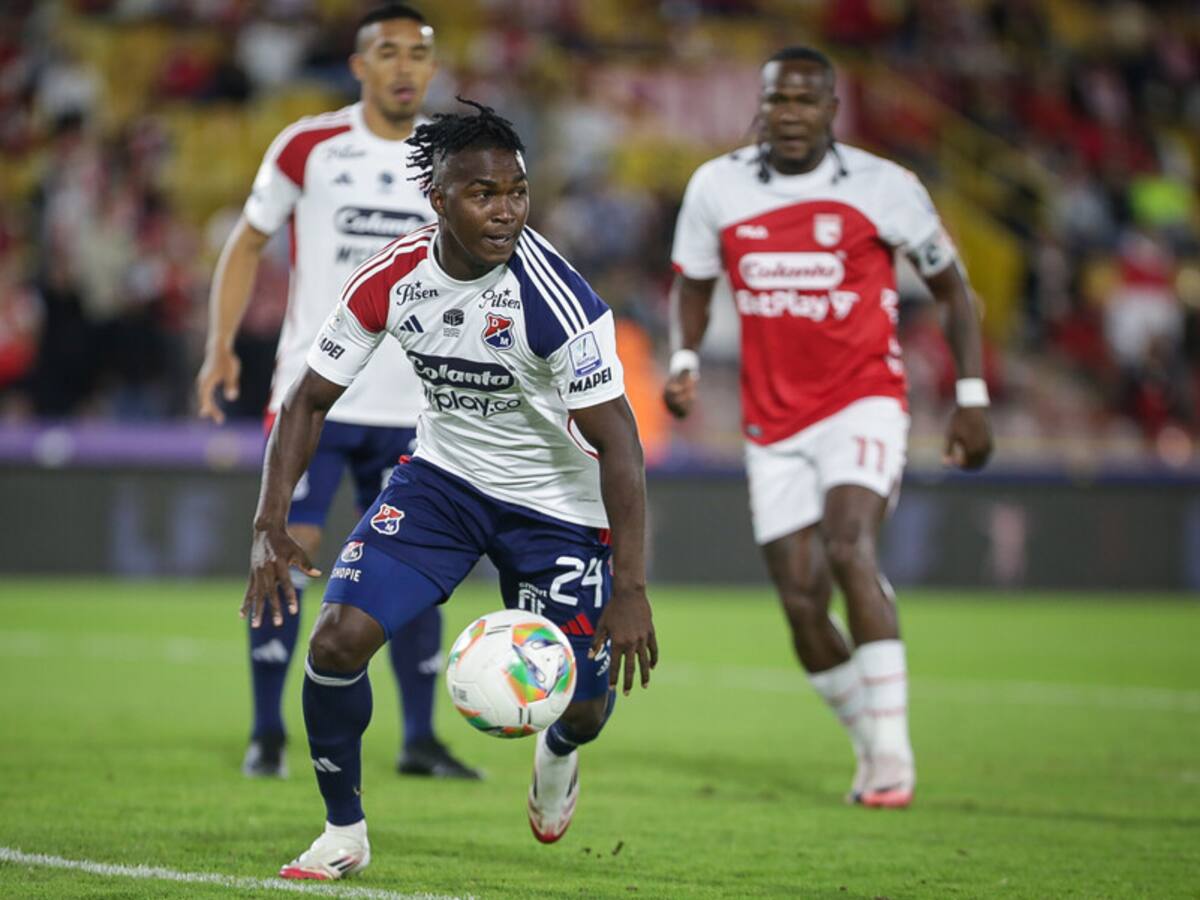 Medellín le ganó a Santa Fe 2-1 y quedó a dos puntos del líder de la tabla en el FPC