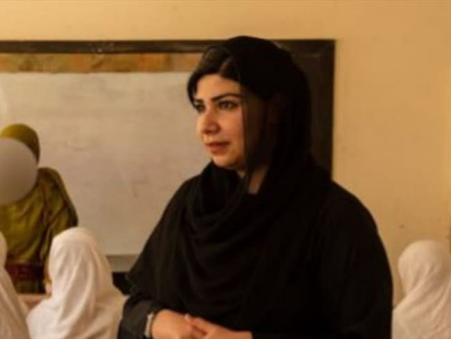 Seguiré haciendo mi trabajo sin importar quién tenga el poder: profesora afgana