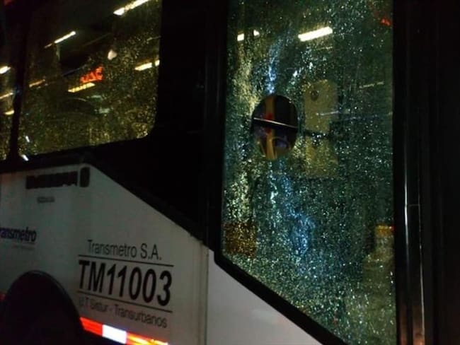 Bus de Transmetro fue atacado por dos hombres
