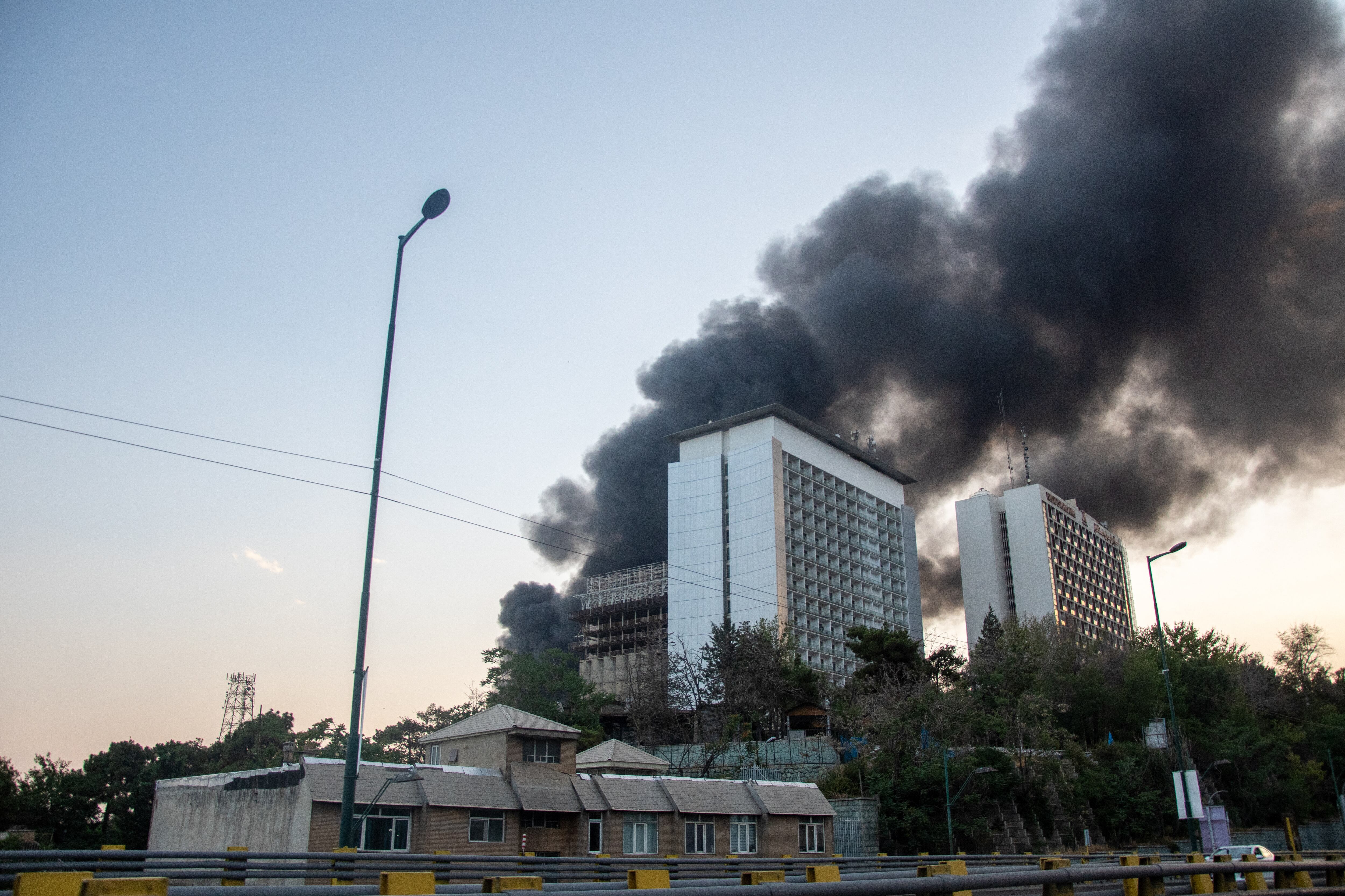 Bombardeo israelí. Foto: NIKAN/Middle East Images/AFP via Getty Images.