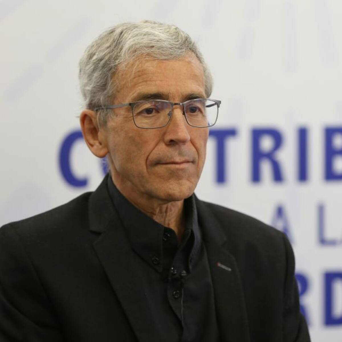 Padre de Roux evalúa eventual Tribunal de Honor por controversia sobre caso Santrich