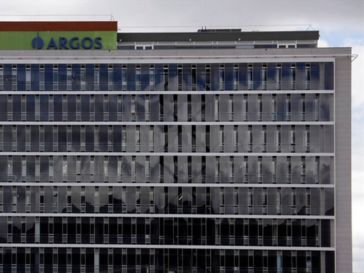 Acciones de Argos y Bancolombia al alza tras aprobación de oferta de Gilinski por Sura