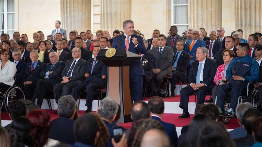 Esta norma permite el acceso a oportunidades educativas, de vivienda, proyectos de emprendimiento y “rutas preferenciales en las aerolíneas". Foto: Presidencia