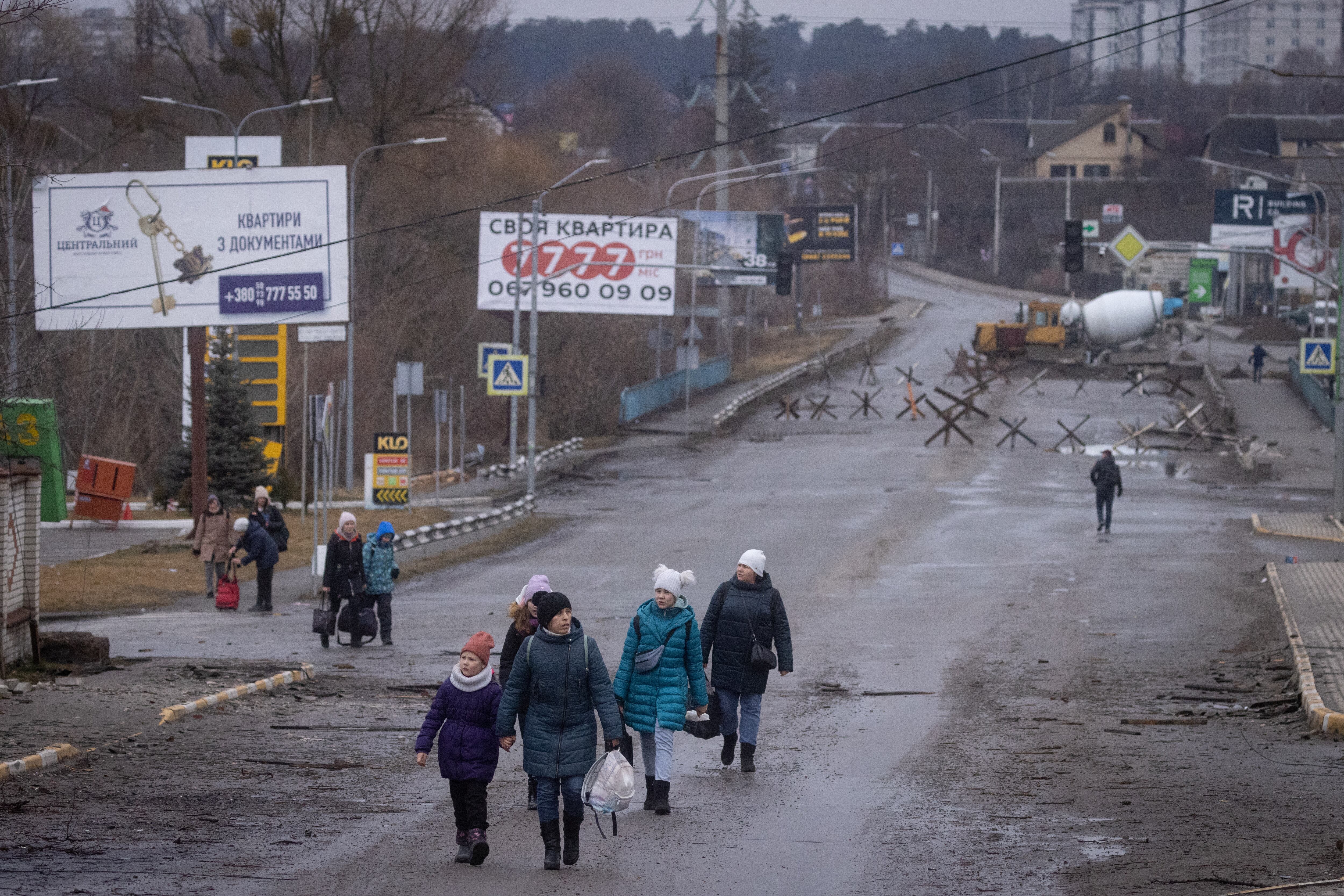 Ucranianos evacuando. Foto: Chris McGrath/Getty Images