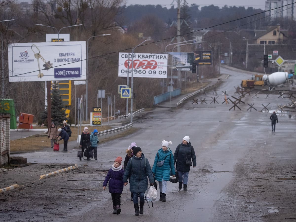 Ucrania ordena evacuar a 3.000 niños y a sus padres de dos regiones por avance ruso