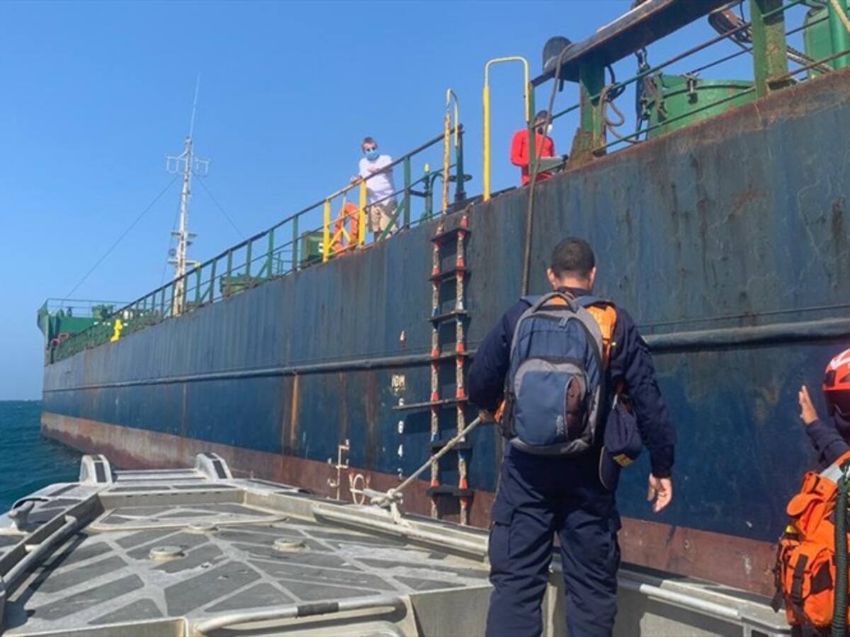 Formulan cargos contra miembros de buque abandonado en la bahía de Santa Marta