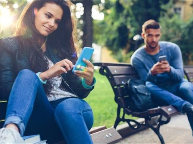 ¿Sabes en realidad con quién estás ligando en internet? Foto: BBC Mundo