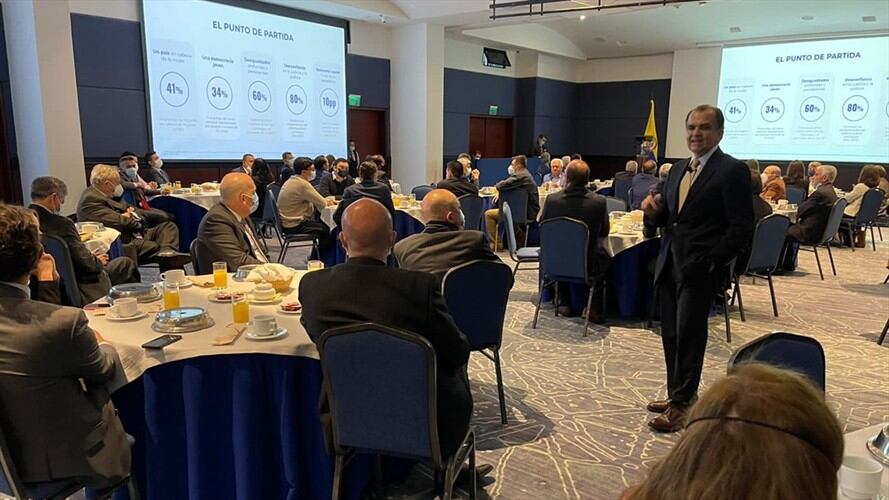 Decenas de amigos del exministro Carlos Holmes Trujillo, QEPD, se adhirieron a la precandidatura presidencial de Óscar Iván Zuluaga. Foto: Cortesía Juan David Vélez