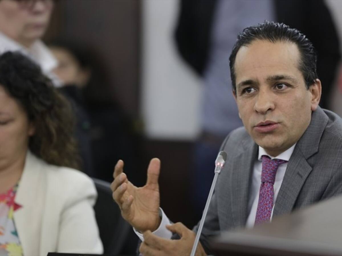 Si algo me pasa a mí o a mi familia, responsabilizo al Gobierno: Alexander López