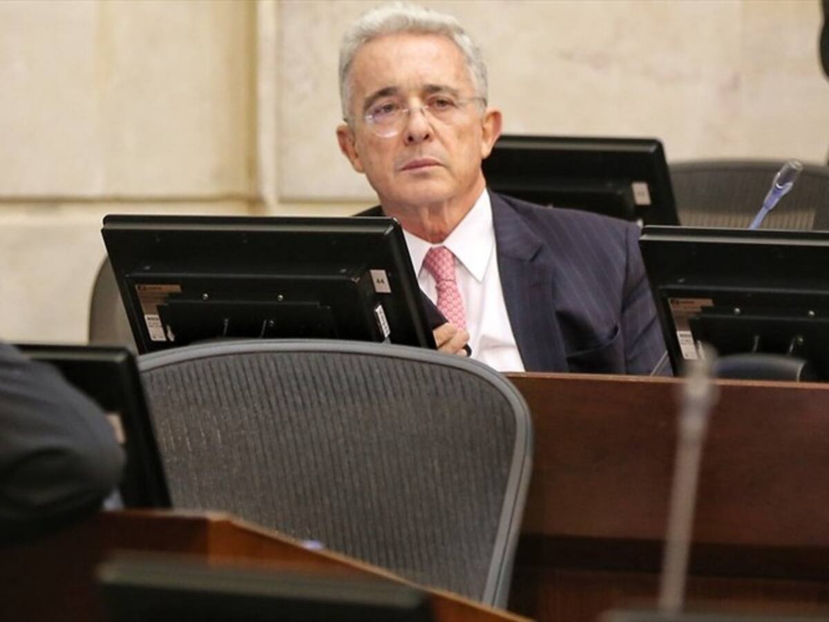 La propuesta de reforma integral de Uribe para "aliviar a la clase media del país"