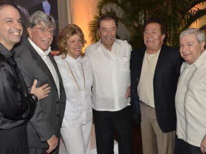 BARRANQUILLA. El también económico y deportivo, Simón Char,habría sufrido un derrame cerebral en los últimos días y del que no se pudo recuperar. En la foto aparece de saco negro, al lado derecho de su hermano el empresario Fuad Char(Colprensa).