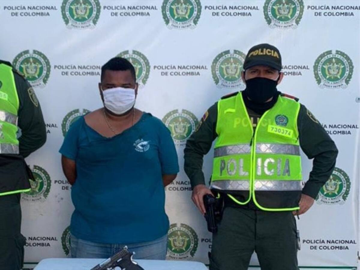 Ladrón fue desarmado en pleno atraco y la comunidad le quemó la motocicleta
