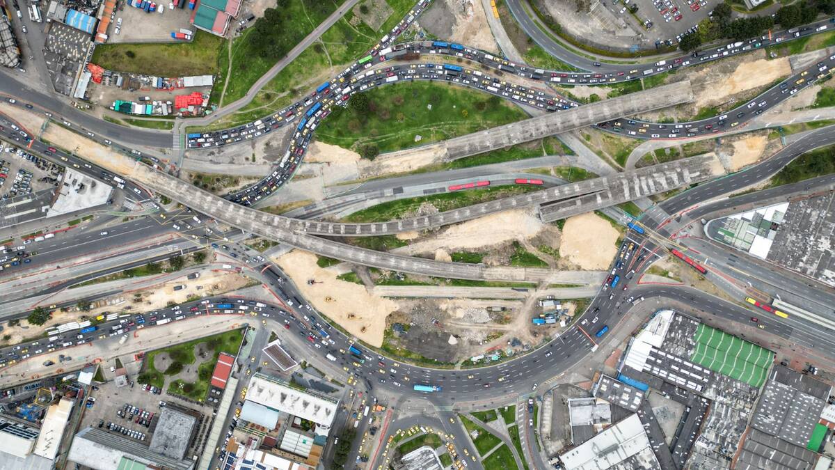 Todo listo para demolición controlada por implosión de puentes de la intersección de Puente Aranda