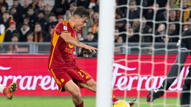 Roma (Italy), 26/02/2024.- Roma's Paulo Dybala scores the 3-1 during the Serie A soccer match between AS Roma and Torino FC at Olimpico stadium in Rome, Italy, 26 February 2024. (Italia, Roma) EFE/EPA/MAURIZIO BRAMBATTI