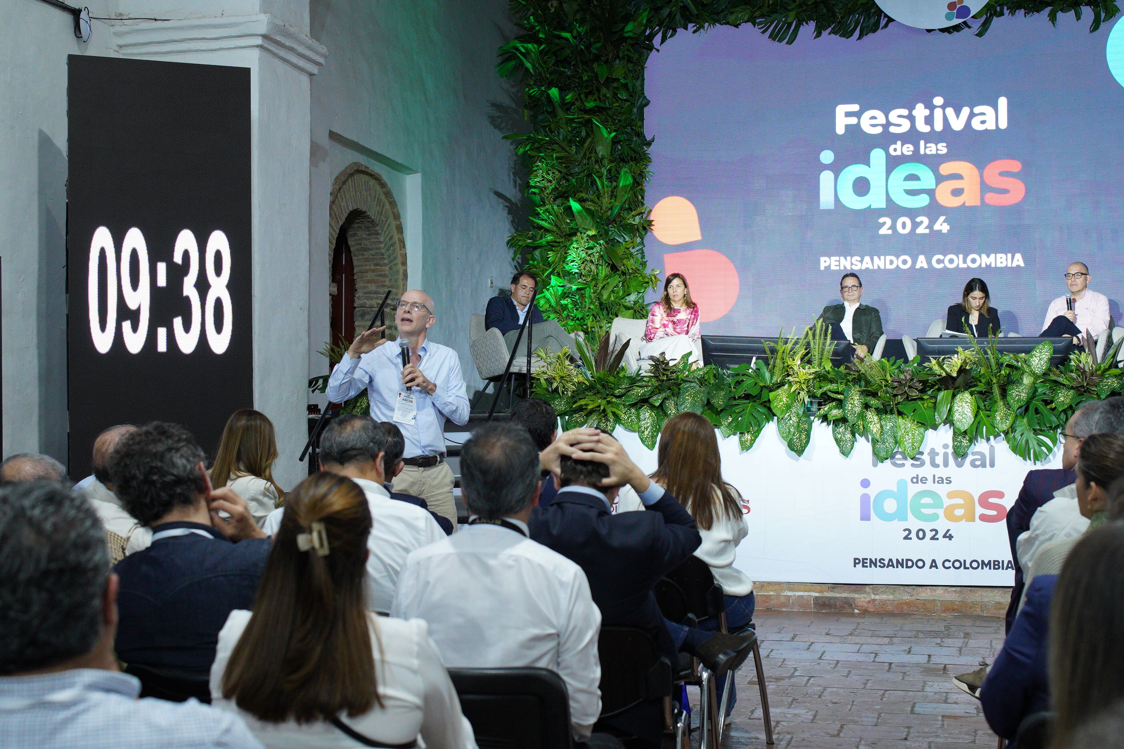 El encuentro es también una invitación a realizar una campaña política limpia, alejada del populismo y la desinformación. | Foto: Prisa Media