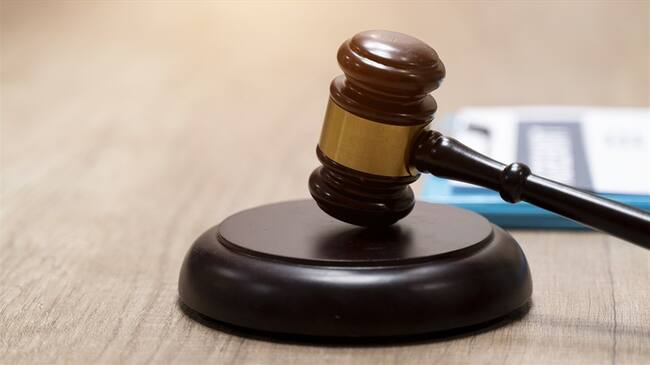 Un juzgado rechazó el principio de oportunidad firmado entre la Fiscalía General de la Nación y los empresarios Salomón Korn Mitrani y Andrés Felipe Puyana. Foto: Getty Images / SEKSAN MONGKHONKHAMSAO