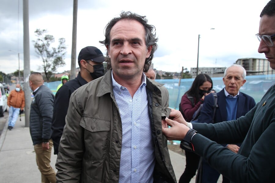 Federico Gutiérrez: “le quiero preguntar a Petro si fue él quien mandó a instalar el micrófono”. Foto: Colprensa.